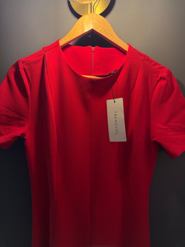 Kısa Kollu Kırmızı Midi Elbise - Görsel 3