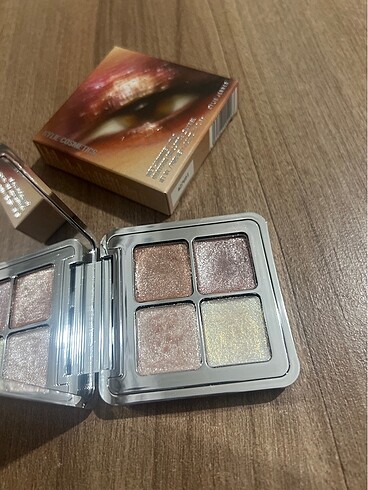 Beden Renk Kylie cosmetics wet shimmer quad far paleti