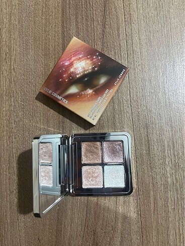 Beden Kylie cosmetics wet shimmer quad far paleti