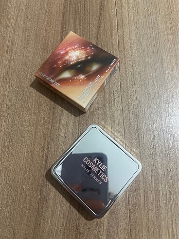 Kylie cosmetics wet shimmer quad far paleti