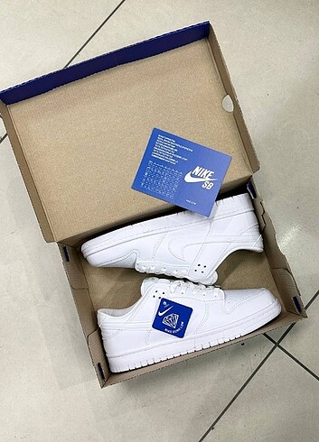 Nike Nike dunk low triple white