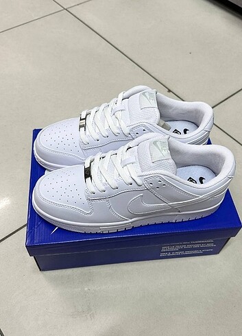 Nike Dunk low triple white