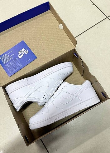 42 Beden Nike Dunk low triple white