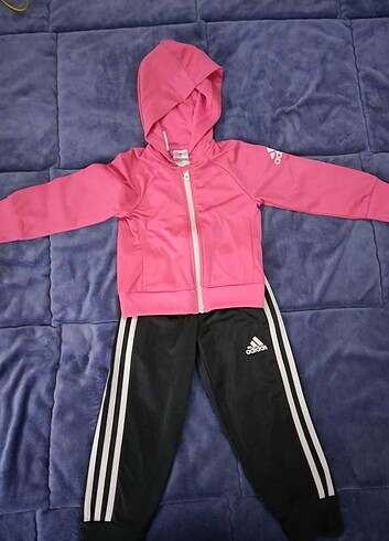 Adidas 3-4 yaş adidas orjinal kız çocuk eşofman takımı.