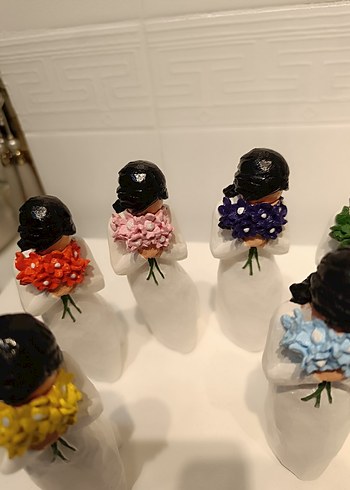 Renkli Çiçek Buketli Kadın Figürleri - Görsel 5