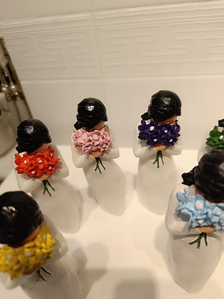 Renkli Çiçek Buketli Kadın Figürleri - Görsel 5