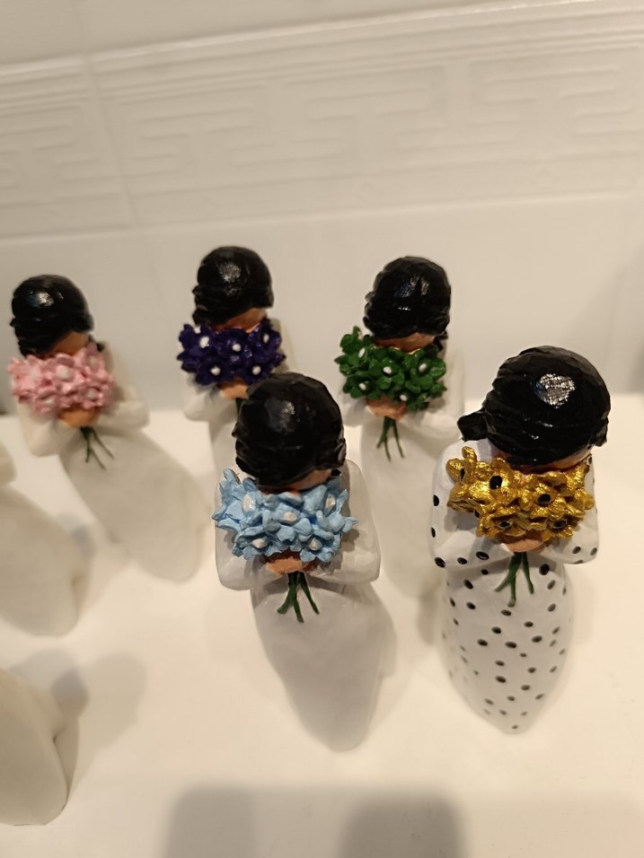 Renkli Çiçek Buketli Kadın Figürleri - Görsel 4