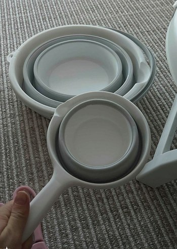 Beyaz ve Gri Katlanabilir Bebek Küveti ve Sepeti - Görsel 2