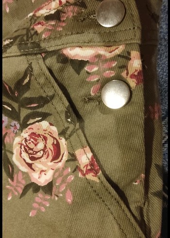 Çiçek Desenli Bej Kadın Kısa Salopet - Görsel 3