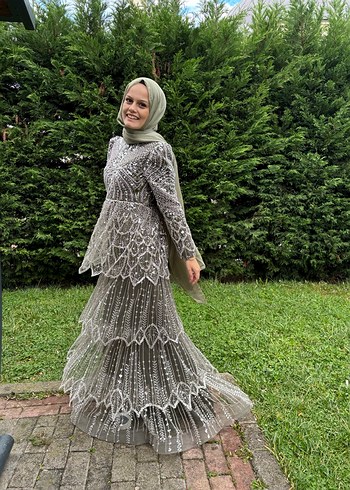 Kat kat işlemeli kiralık abiye - Görsel 2