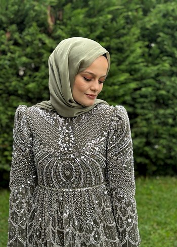 Kat kat işlemeli kiralık abiye - Görsel 4