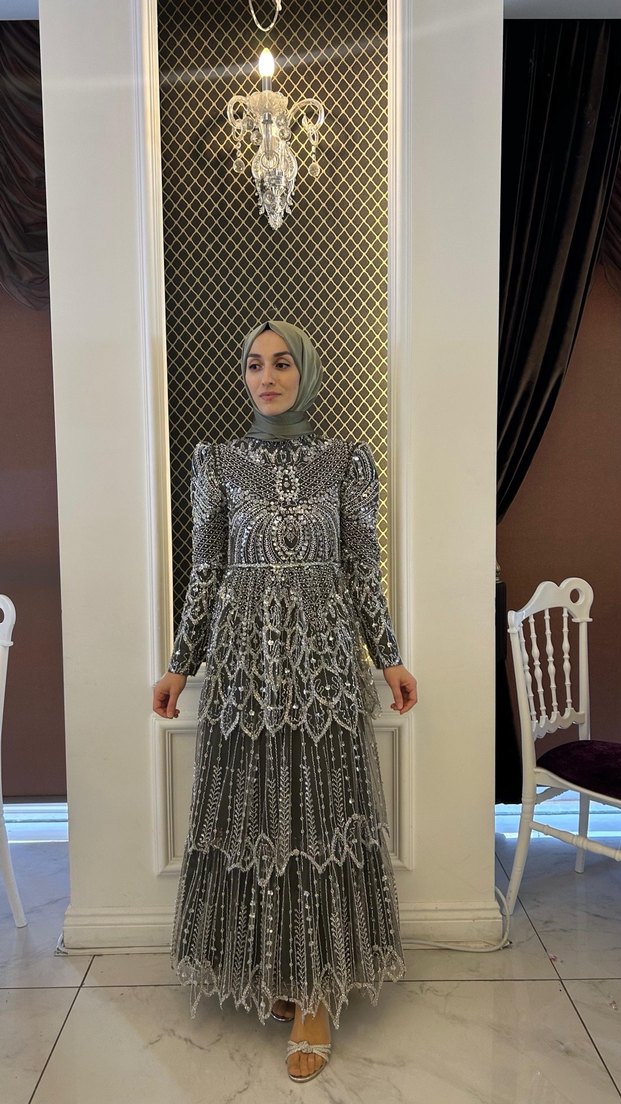 Kat kat işlemeli kiralık abiye - Görsel 5