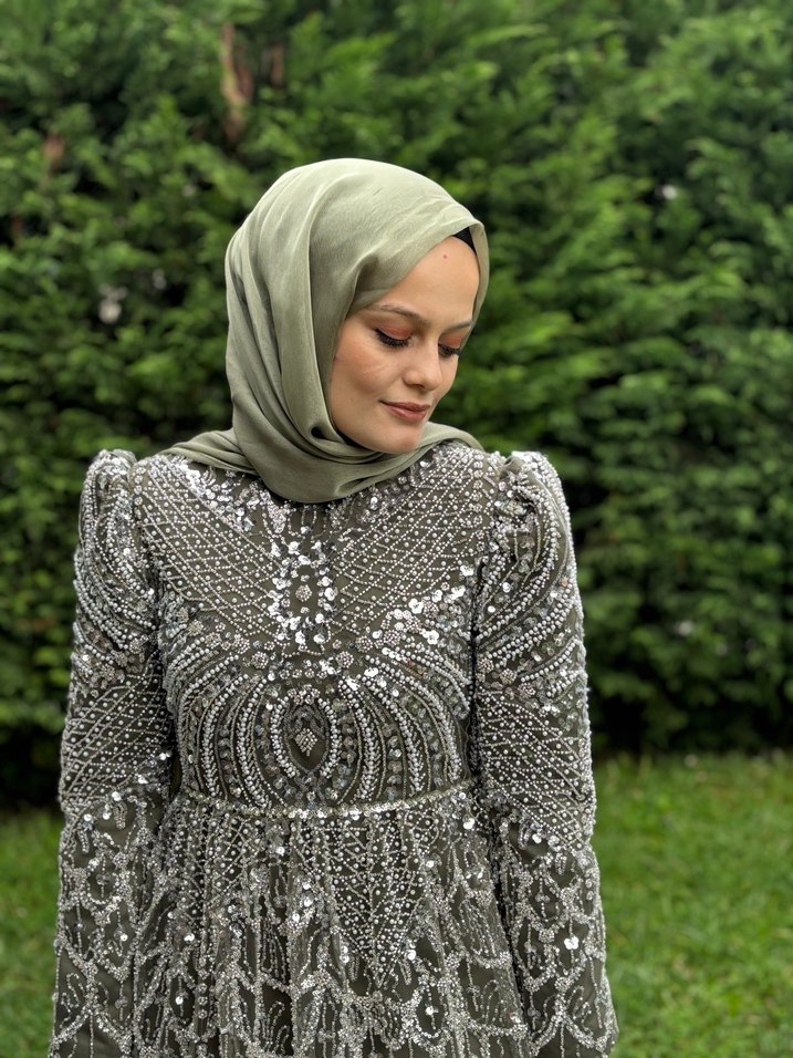 Kat kat işlemeli kiralık abiye - Görsel 4