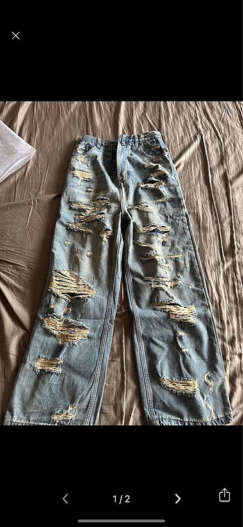 destroyed baggy jeans