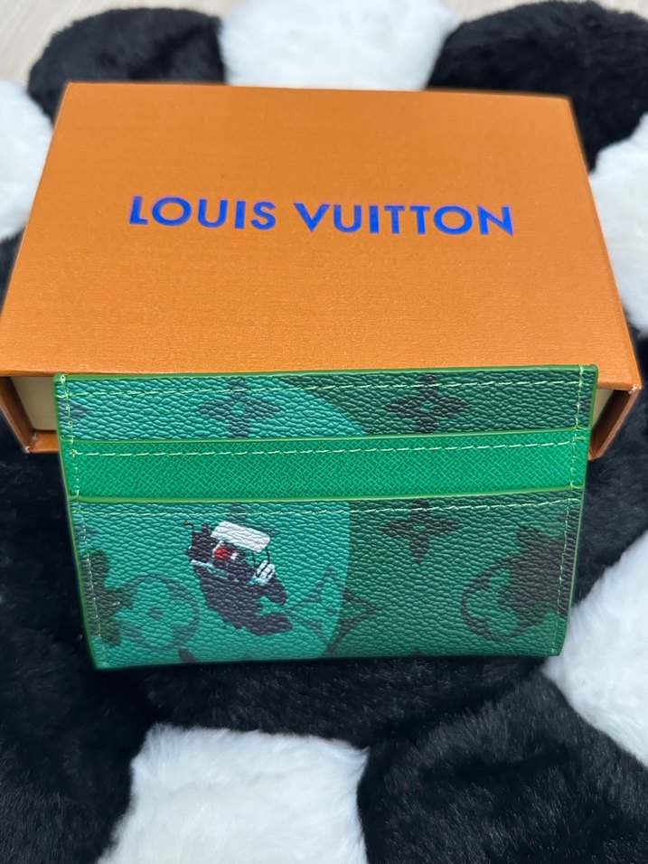 Yeşil Baskılı Louis Vuitton Deri Cüzdan - Görsel 2