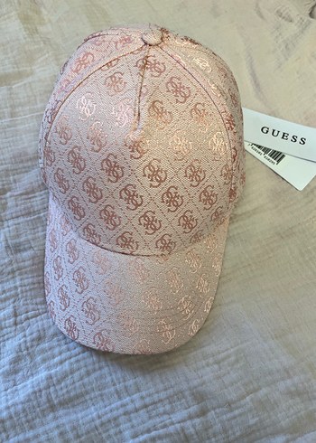 Pembe Guess Şapka