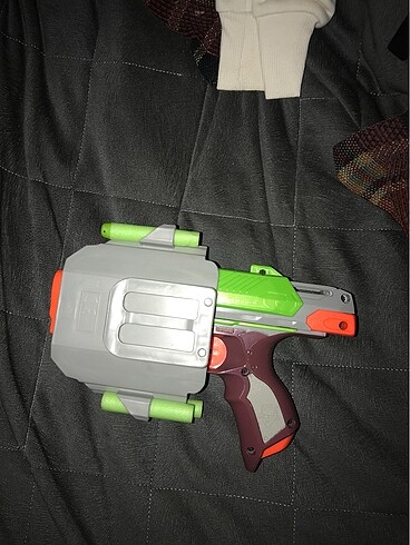 Beden Hasbro Nerf A6557EU5 Zombie Sidestrike