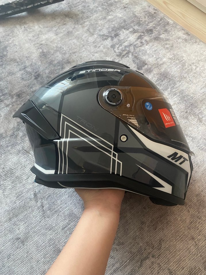 MT Siyah Baskılı Motosiklet Kaskı - Görsel 2