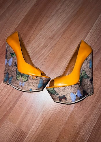 Sarı Baskılı Kadın Dolgu Topuklu Ayakkabı - Görsel 7