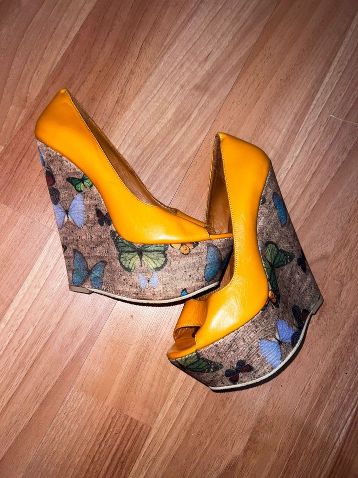 Sarı Baskılı Kadın Dolgu Topuklu Ayakkabı - Görsel 4