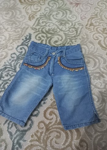 LC Waikiki Boncuk İşlemeli Rahat Kesim Kız Kot Şort