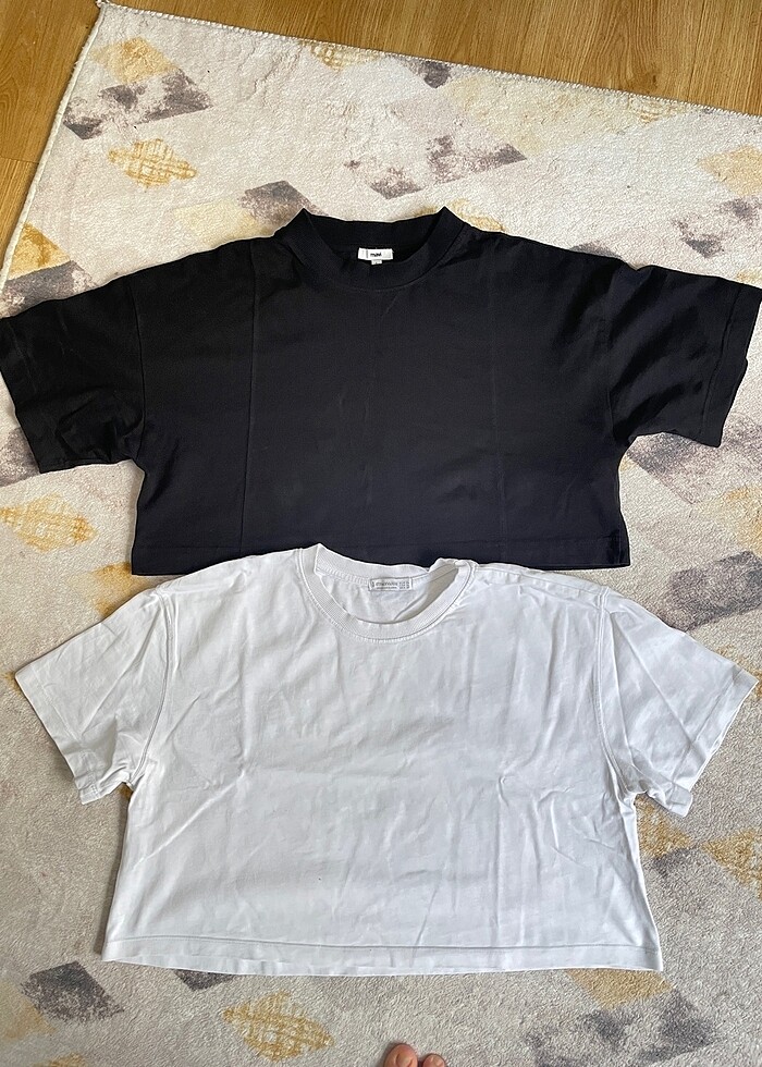 Stradivarius ve mavi crop tişört - Görsel 2