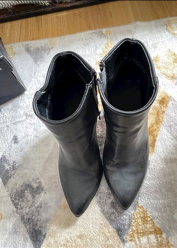 Kadın Siyah Deri Topuklu Bot - Görsel 2