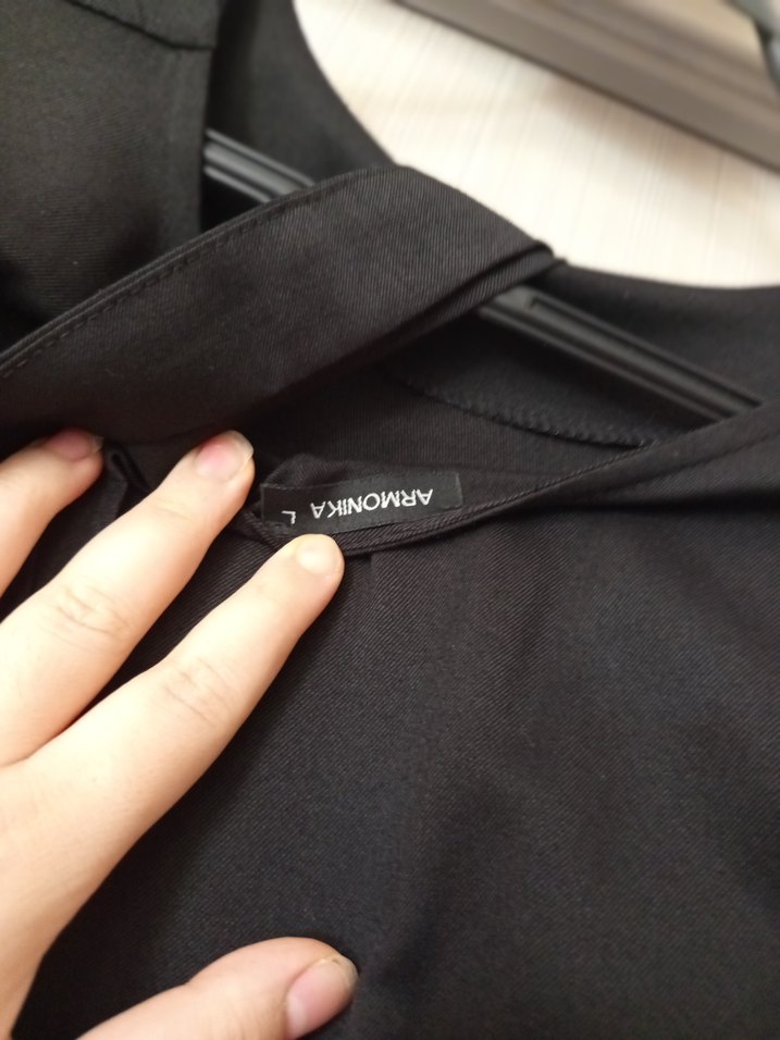 Siyah V Yaka Uzun Keten Elbise - Görsel 4