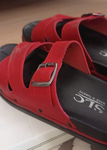 Kırmızı Deri Tokalı Terlik - Görsel 5