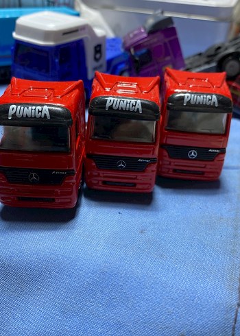  3 adet Mercedes actros