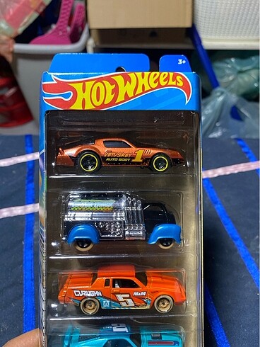 Hot wheels 5 set