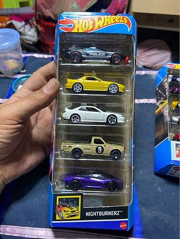 Hot wheels 5 set