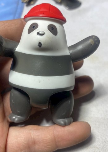 Kırmızı Şapkalı Gri Panda Aksiyon Figürü