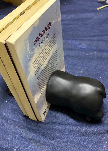 Siyah Dachshund Köpek Figür Kitap Desteği - Görsel 3