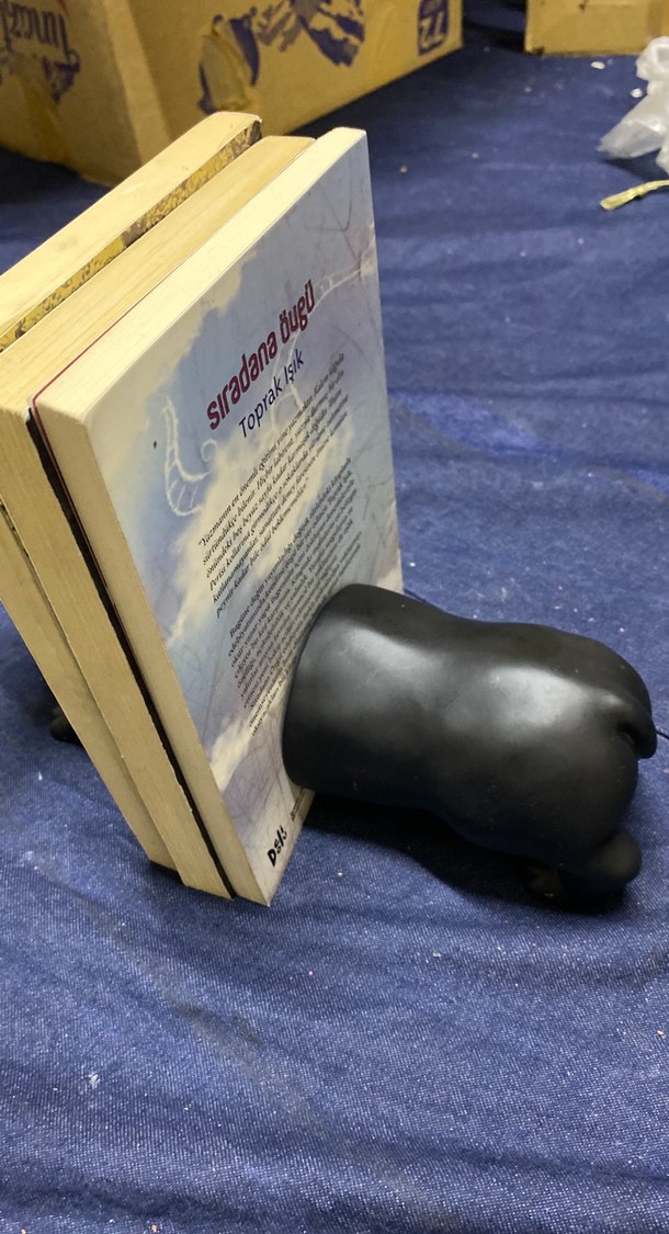 Siyah Dachshund Köpek Figür Kitap Desteği - Görsel 3