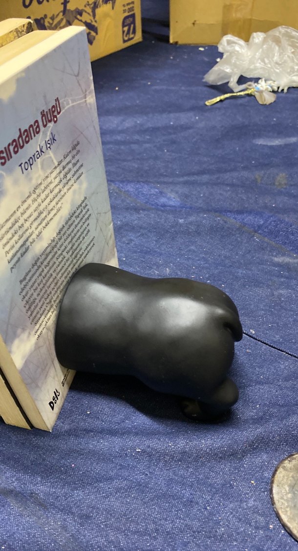 Siyah Dachshund Köpek Figür Kitap Desteği - Görsel 5