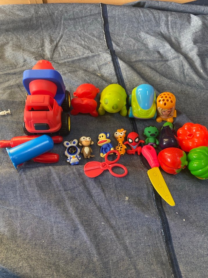 Renkli Çeşitli Oyuncak Seti - Görsel 4