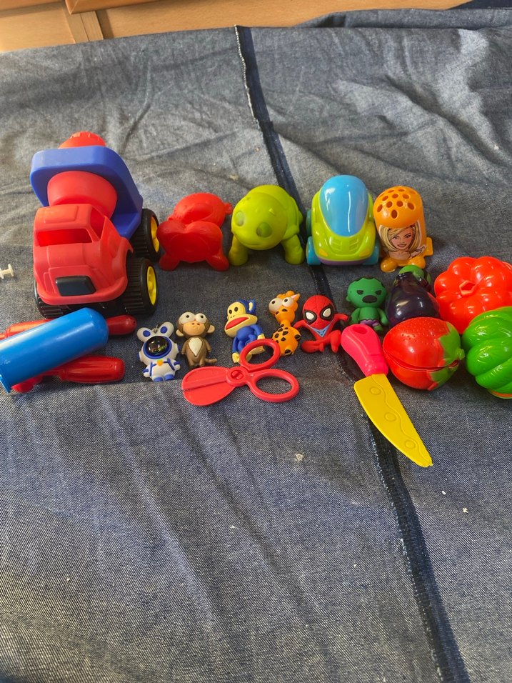 Renkli Çeşitli Oyuncak Seti - Görsel 3