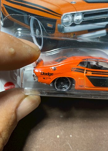 Parlak Turuncu 71 Dodge Challenger Oyuncak Araba
