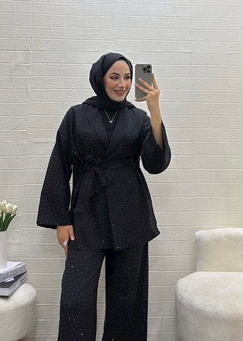 Puantiye Desenli Siyah Kuşaklı Kadın Takım