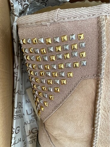 38 Beden Bot Ugg