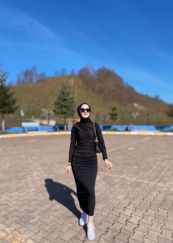 Diğer Siyah Yüksek Yakalı Uzun Kollu Kadın Elbise