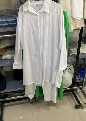 Beyaz Uzun Kollu Pliseli Keten Gömlek - Görsel 2