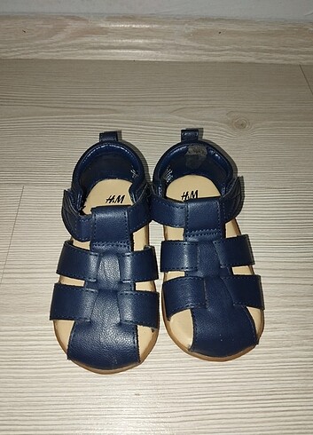HM ÇOCUK SANDALETİ