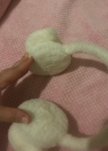 Beyaz Peluş Kulaklık Şeklinde Oyuncak - Görsel 2