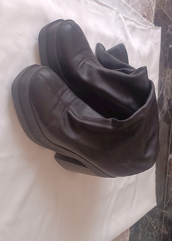 Bershka siyah kadin Botu 36 numara