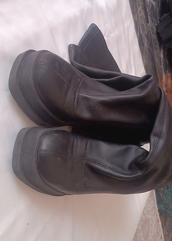 36 Beden Bershka siyah kadin Botu 36 numara
