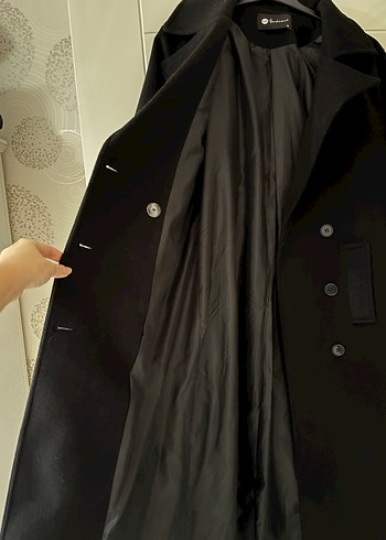 Siyah, uzun, çift düğmeli kaban - Görsel 3