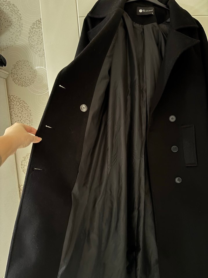 Siyah, uzun, çift düğmeli kaban - Görsel 3