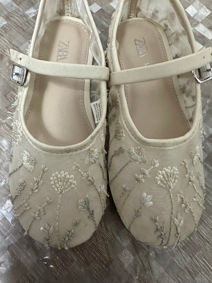 Beyaz Nakışlı Kız Çocuk Babet - Görsel 2